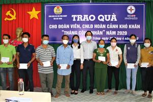 Trao 500 phần quà cho công nhân lao động có hoàn cảnh khó khăn