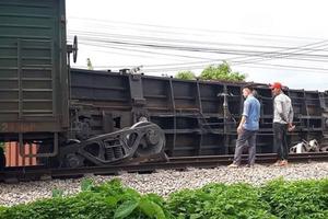 Tàu trật bánh, đường sắt Bắc-Nam tạm ngừng phục vụ trong nhiều giờ