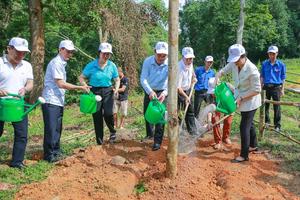 Phát động chương trình trồng cây xanh “Agribank - Vì tương lai xanh - Thêm cây, thêm sự sống”