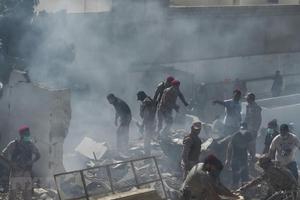 Rơi máy bay ở Pakistan: PIA đình chỉ 1/3 số phi công vì nghi bằng giả
