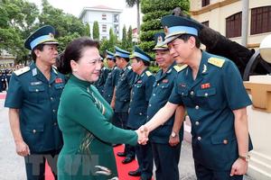 Chủ tịch Quốc hội thăm Quân chủng Phòng không-Không quân