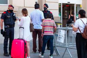 Nhiều nước châu Âu tái phong toả địa phương khi dịch bùng phát trở lại