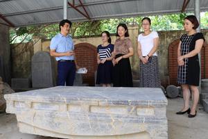 Phát hiện sập đá cổ nằm sâu dưới mặt ruộng tại Ninh Bình