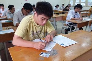 Hôm nay, thí sinh trên cả nước làm thủ tục dự thi tốt nghiệp THPT