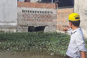 Dân kêu trời vì ngập úng và ô nhiễm kéo dài