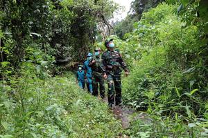 Theo chân người lính chống dịch trên dọc tuyến biên giới