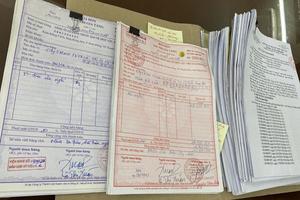 Bắt Giám đốc cùng đồng bọn buôn bán hóa đơn trái phép