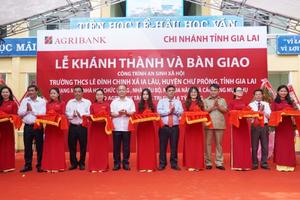 Agribank tiếp sức đồng hành cùng học sinh chào đón năm học mới