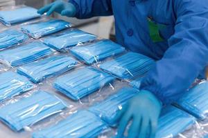 Các hợp đồng công có thực sự phục vụ cộng đồng?