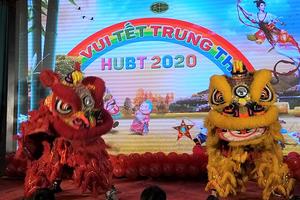 Trường Đại học Kinh doanh và Công nghệ Hà Nội vui tết Trung thu