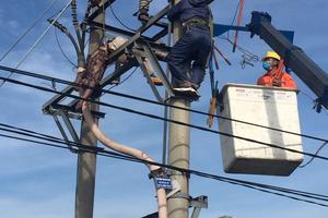 Trèo lên giàn trạm điện bị điện phóng gây tử vong