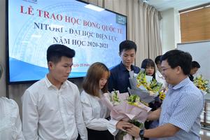 Trao học bổng quốc tế Nitori cho sinh viên có thành tích xuất sắc

​