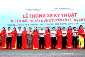 Phó Thủ tướng Thường trực dự thông xe kỹ thuật tuyến đường Lộ Tẻ-Rạch Sỏi