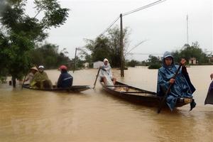 Lãnh đạo Trung Quốc, Singapore thăm hỏi tình hình lũ lụt ở Việt Nam
