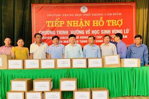 Tiếp sức cho học sinh vùng lũ