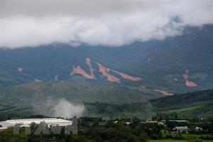 Quảng Trị: Núi Tà Bang nứt dài 200m, di dời khẩn cấp 165 người dân
