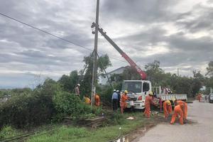 Bảo đảm an toàn hệ thống điện truyền tải mùa mưa bão