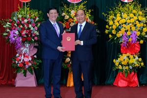 Thủ tướng trao quyết định bổ nhiệm Bộ trưởng Bộ Y tế cho GS.TS Nguyễn Thanh Long