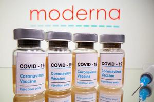 Mỹ phê duyệt việc sử dụng vaccine Covid-19 của Moderna các phi công