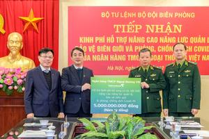 Vietcombank trao tặng 5 tỉ đồng hỗ trợ Bộ đội biên phòng