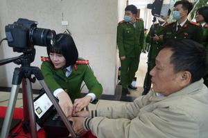Công an TP triển khai đồng loạt cấp căn cước công dân gắn chíp từ ngày 1/1/2021