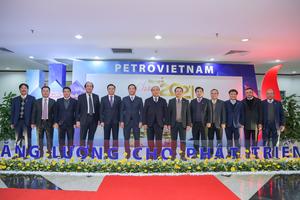 Thủ tướng Nguyễn Xuân Phúc: Petrovietnam trong khó khăn càng vững vàng, trước thử thách càng bản lĩnh