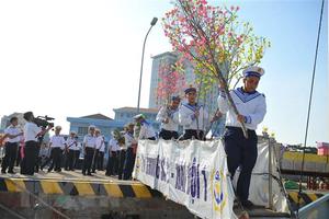 Mang Tết sớm ra nhà giàn: Khép lại hành trình đầy cảm xúc