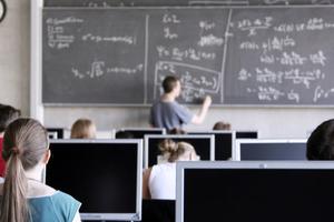 Không đặt vấn đề xem lại nội dung kiến nghị của bà Châu và một số giáo viên 