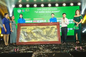 Hơn 293 triệu đồng ủng hộ chương trình “Vì biển đảo xanh Tổ quốc”