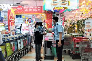 Cảnh mua sắm, giải trí "trong trật tự" của người dân TP HCM