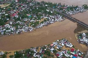 Bão Dujuan đổ bộ vào Philippines, hàng nghìn người sơ tán