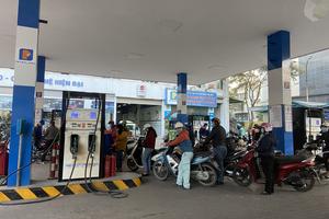 Giá xăng tăng gần 800 đồng/lít 