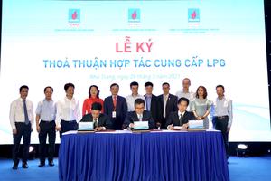 Ký kết “Thỏa thuận hợp tác cung cấp LPG” và “Hợp đồng khung cung cấp LNG” giữa các đơn vị của PV GAS