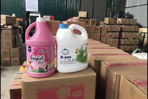 Bắt quả tang cơ sở sản xuất nước giặt giả mạo nhãn hiệu D-nee, Comfort