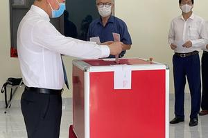 Bí thư Tỉnh ủy Thanh Hóa cùng nhiều cử tri đi bầu cử sớm