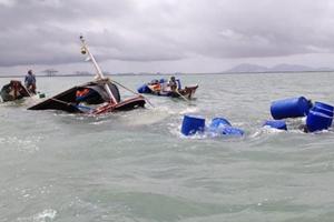TP HCM: Tàu kéo bị sà lan đâm chìm ở biển Cần Giờ, 3 người được cứu sống 