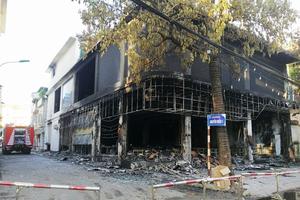 Cháy phòng trà, 6 người tử vong