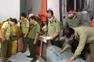 Bắt quả tang cơ sở sản xuất trà, cà phê giả mạo nhiều nhãn hiệu nổi tiếng tại Vĩnh Long