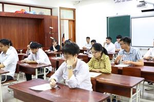 Bắc Ninh: Học sinh lớp 12 trở lại trường học