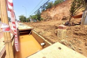 Đôn đốc thực hiện dự án cấp bách xử lý tạm thời sạt lở đất đồi tại khu vực xã Phú Sơn