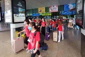 350 cán bộ, sinh viên Đại học Y Hà Nội đã tới Bình Dương hỗ trợ chống dịch Covid-19