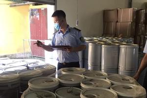 Phát hiện cơ sở sản xuất phụ gia bảo vệ động cơ ô tô, xe máy ghi nhãn xuất xứ "Made in USA”