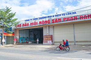 Tạm dừng hoạt động chợ đầu mối nông sản và chợ truyền thống