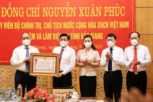 Chủ tịch nước trao Huân chương Lao động cho tỉnh Bắc Giang