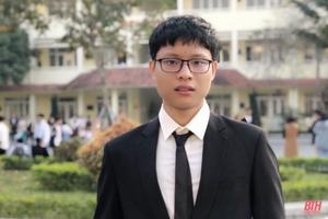 Tặng bằng khen cho các tập thể, cá nhân có thành tích xuất sắc trong các kỳ thi năm 2021