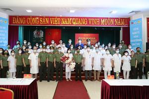 Thêm 100 y, bác sĩ công an nhân dân chi viện, tiếp sức cho TP HCM chống dịch