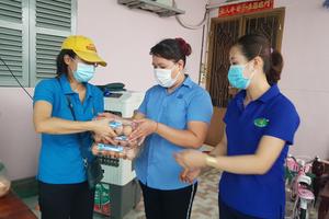 Hỗ trợ bữa ăn cho đoàn viên, người lao động đang thực hiện “3 tại chỗ” 