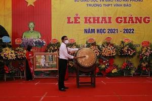 Nhiều trường học trang trọng mừng ngày khai giảng 
