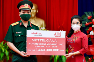 Chương trình “Vì em hiếu học”: Viettel trao tặng hơn 40 tỷ đồng cho học sinh có hoàn cảnh khó khăn năm học 2021-2022