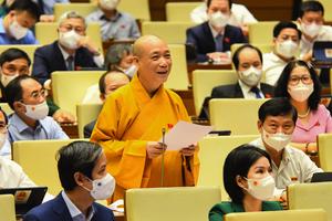 Tăng, ni, Phật tử tham gia chống COVID-19, bất kể nguy nan